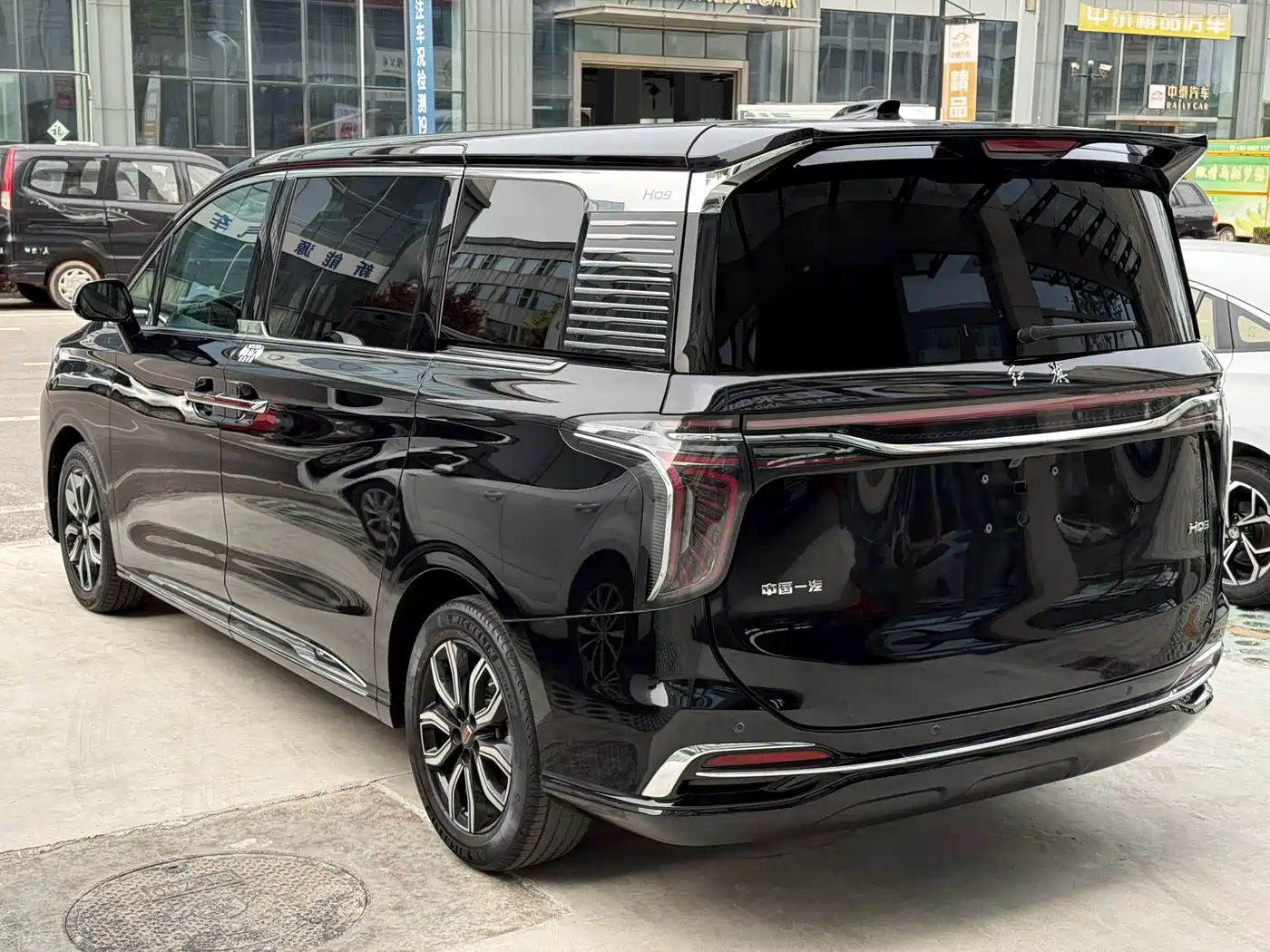 Hongqi HQ9 2023 2.0T Smart Connect Flag Joy Edition фото 6