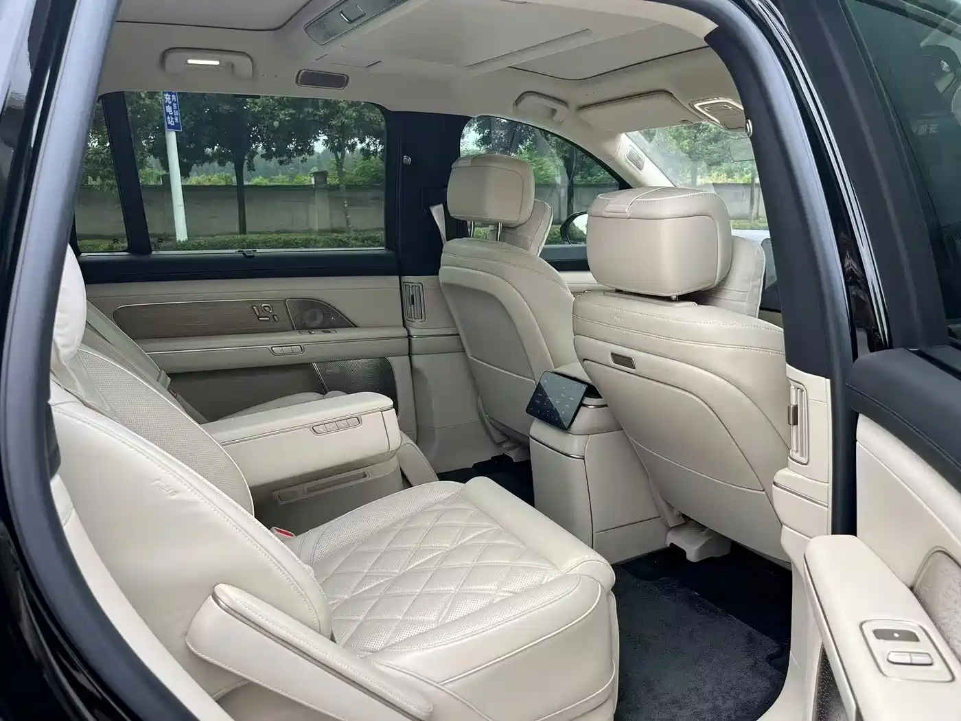 NIO ES8 2026 2025 Model 6-Seat Executive Luxury Edition