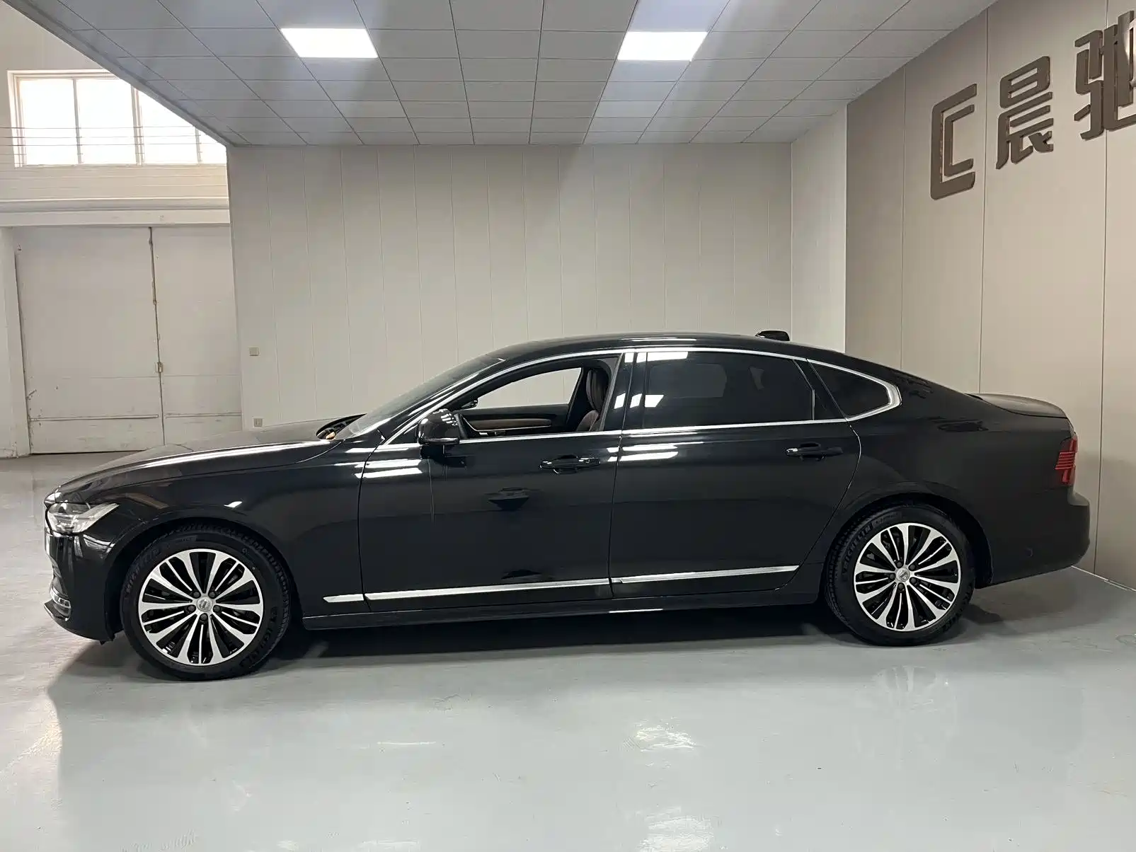 Photo 7 - Volvo S90