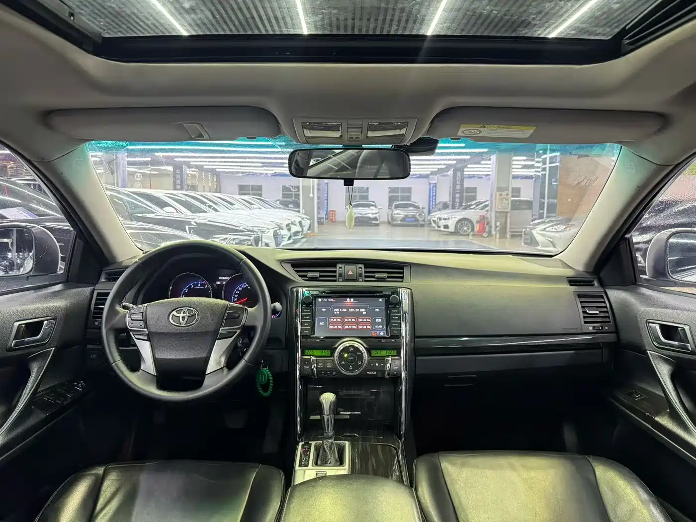 Toyota Reiz 2010 2.5V Elegance Elite Edition фото 4