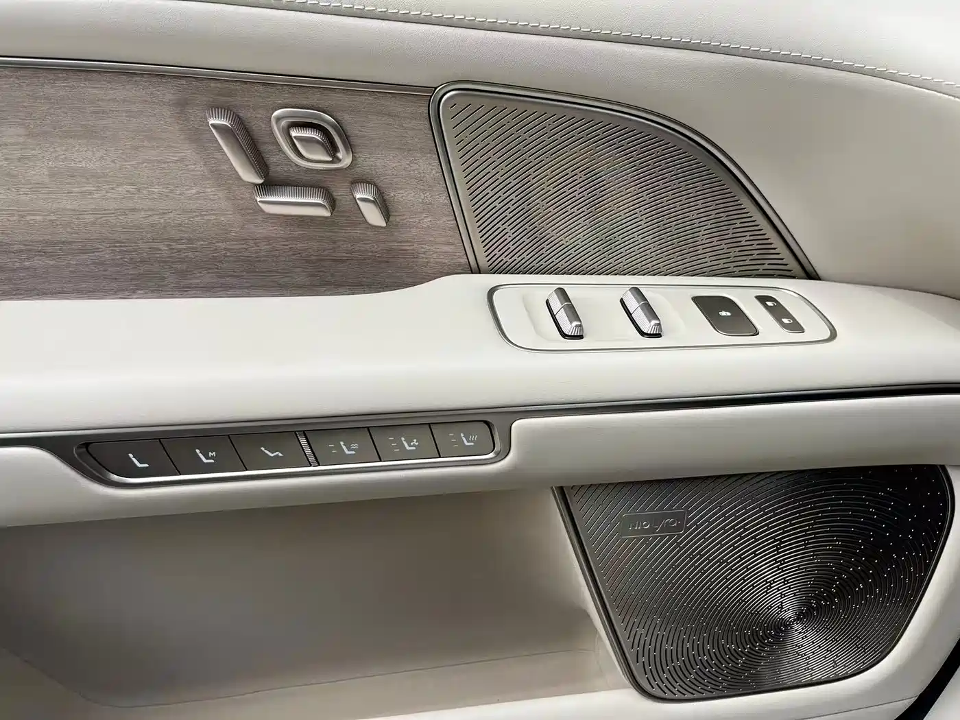 NIO ES8 2026 2025 Model 6-Seat Executive Luxury Edition
