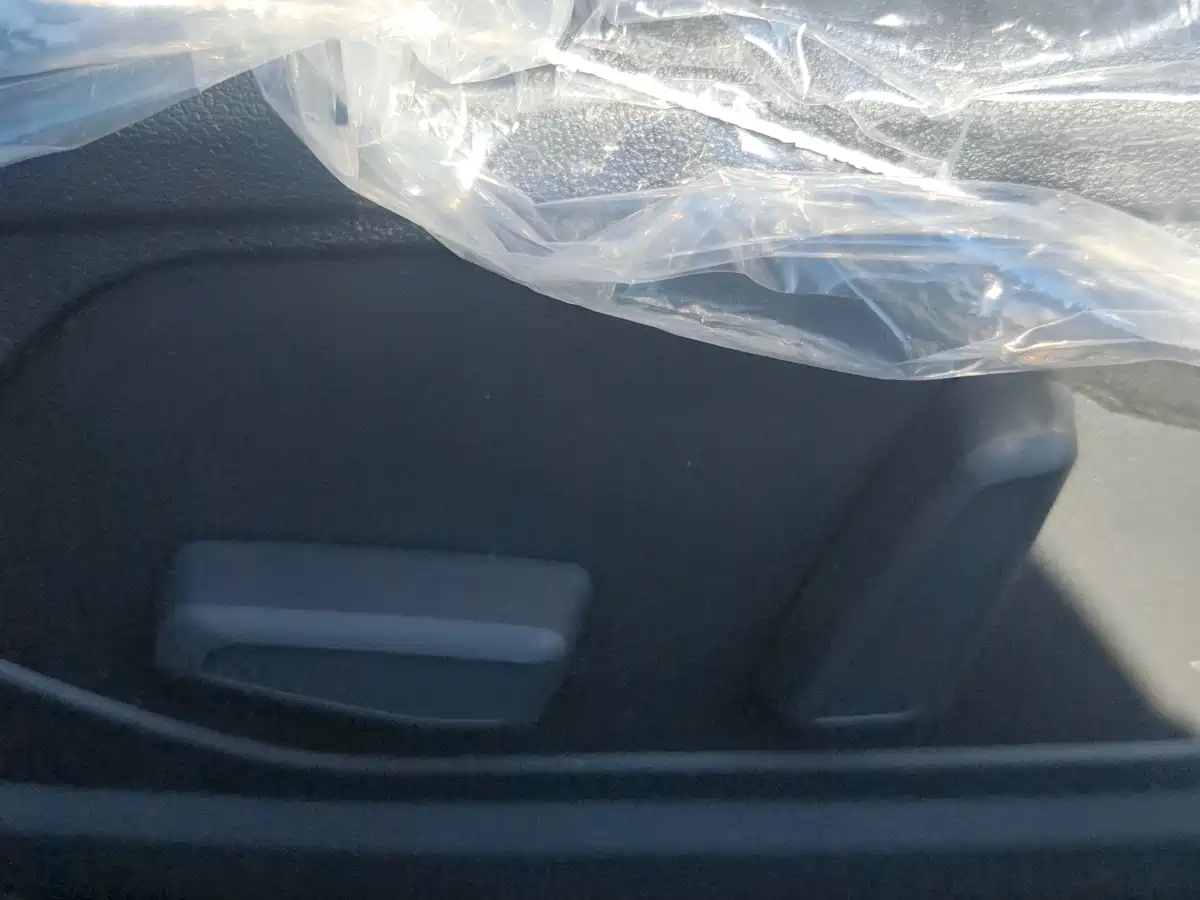 Hyundai Elantra 2023 Model 1.5L CVT LUX Premium Edition фото 14