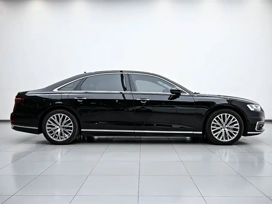 Audi A8 New Energy 2022 A8L 60 TFSIe quattro Collector's Edition фото 6