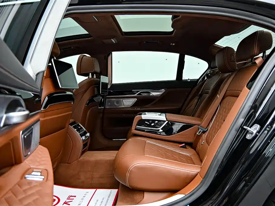 BMW 7 Series 2019 Facelift 740Li xDrive Executive M Sport Package фото 12