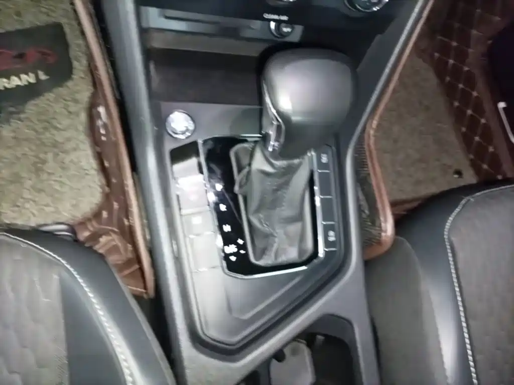 صورة 14 - Volkswagen Tiguan L