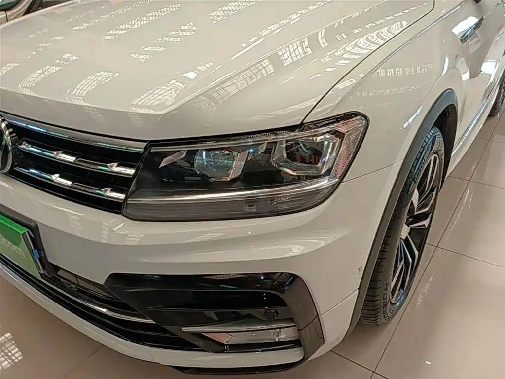 Volkswagen Tiguan L 2021 330TSI Automatic 2WD R-Line Premium фото 24