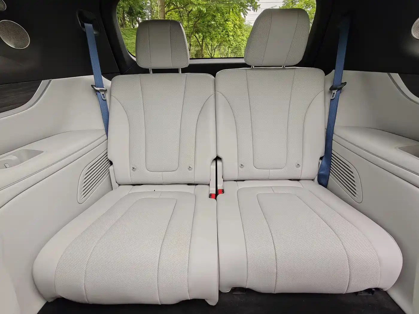 AITO Wenjie AITO M9 2024 Pure Electric Max Edition 100kWh 6-Seater фото 21