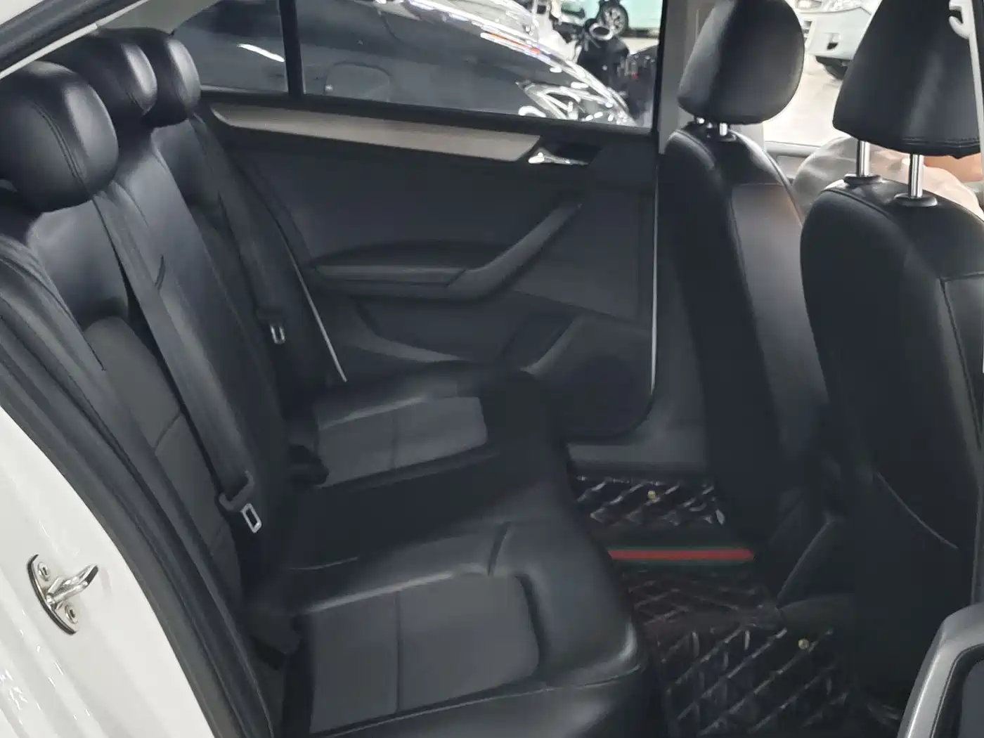 Volkswagen Santana 2015 1.6L Automatic Comfort Edition фото 7