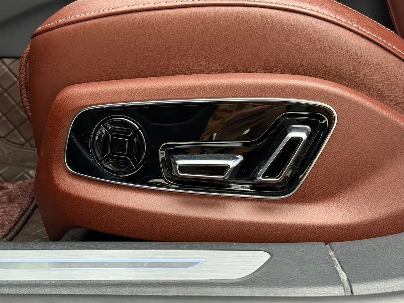 Audi A8 2023 A8L 50 TFSI quattro Exclusive фото 23