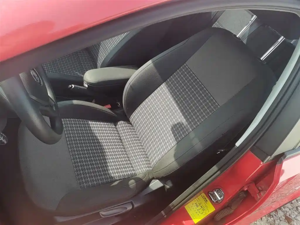 Volkswagen Polo 2014 1.6L Automatic Comfort Edition фото 11