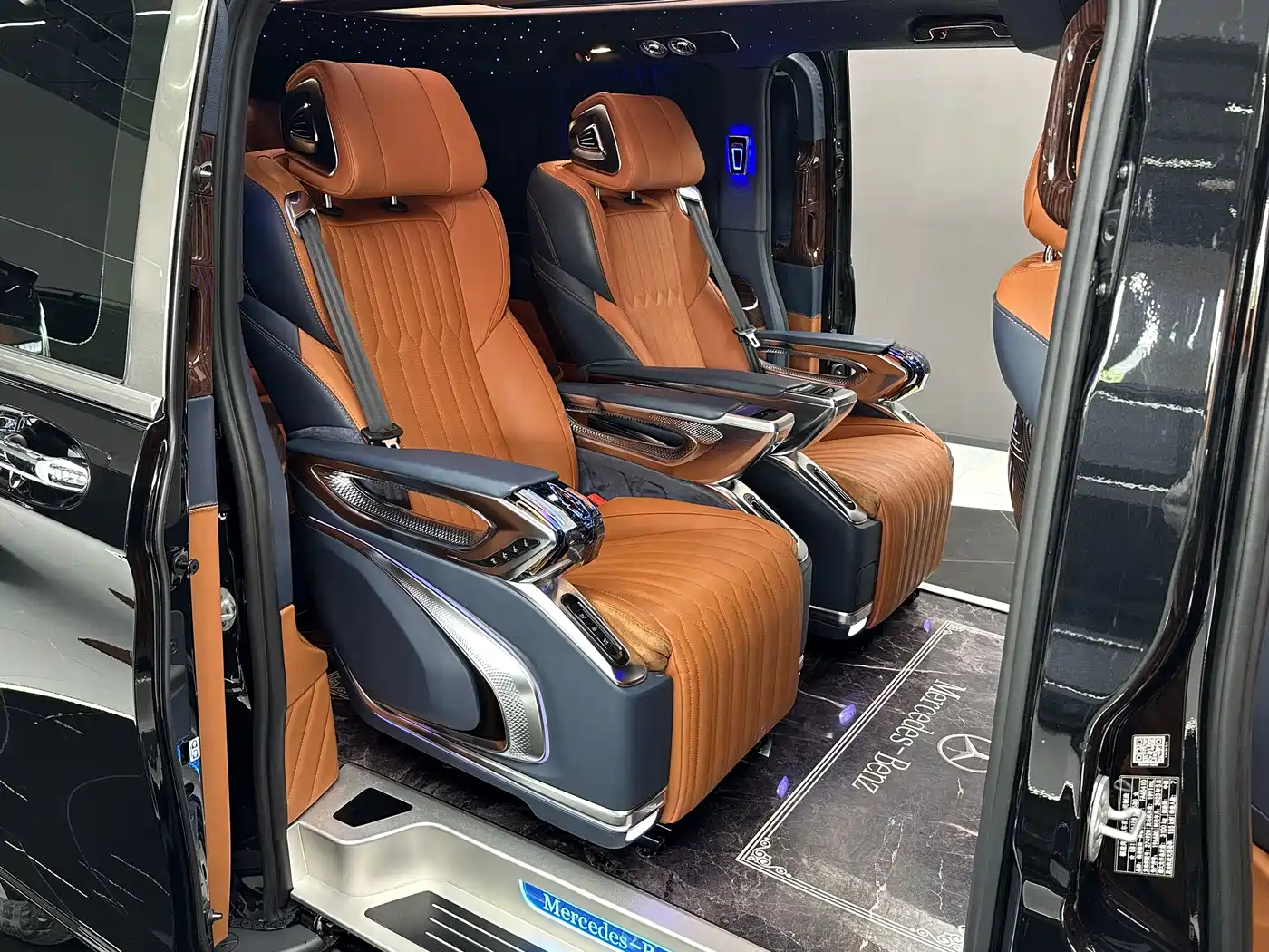 Mercedes-Benz Vito 2023 2.0T Business 7-Seater фото 6