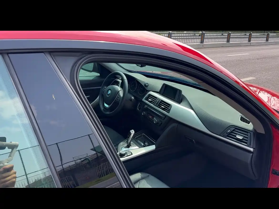 BMW 3 Series GT 2013 Model 320i Leading фото 7