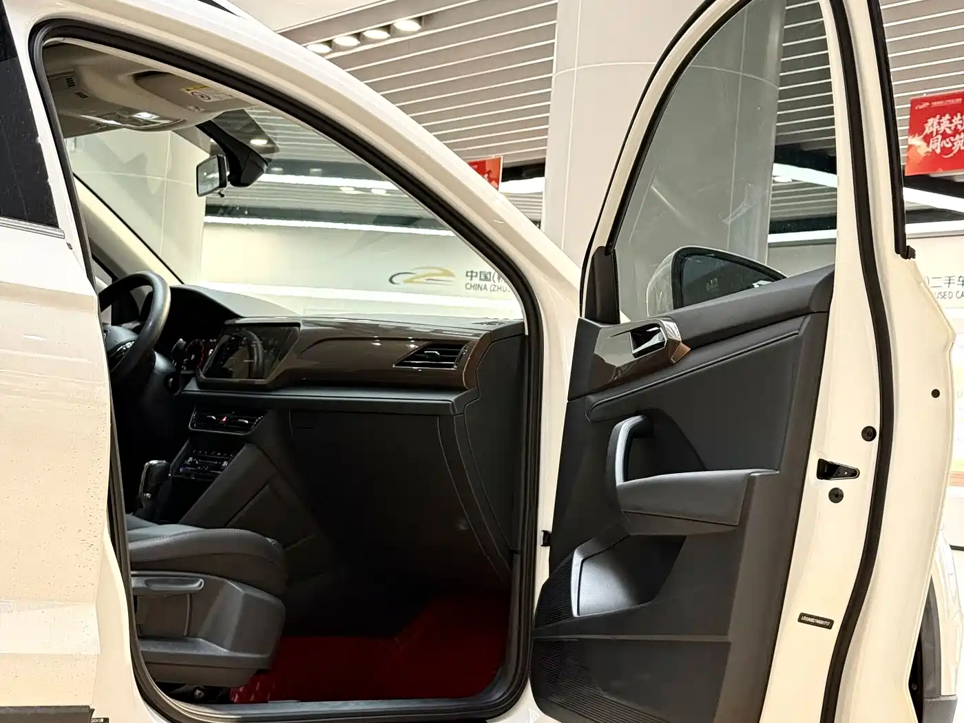 Volkswagen Tharu 2022 280TSI FWD Luxury Edition фото 11