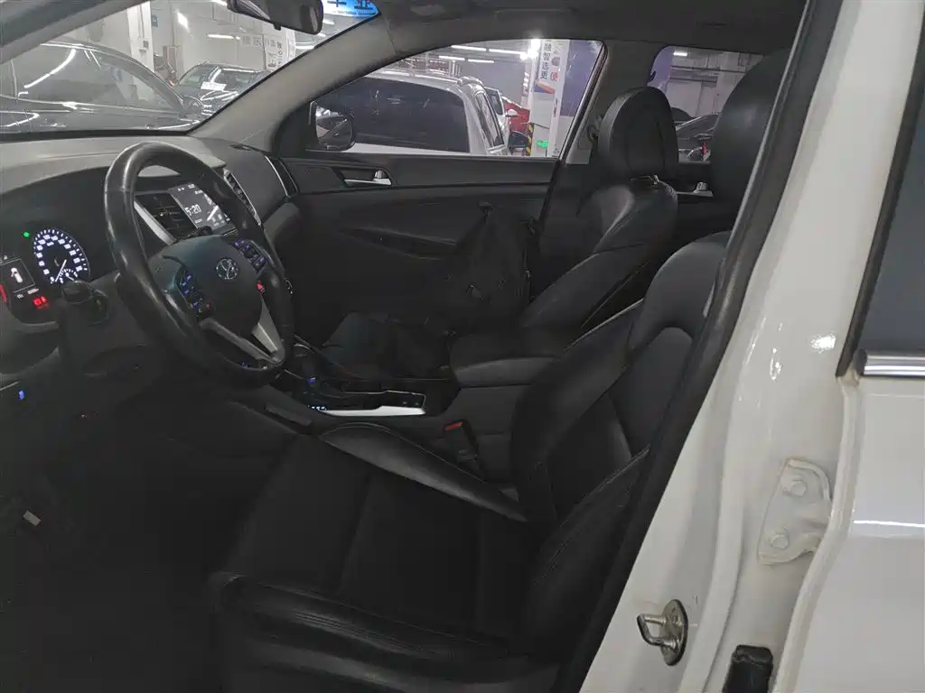 Hyundai Tucson 2018 1.6T DCT 2WD 15th Anniversary Special Edition фото 14