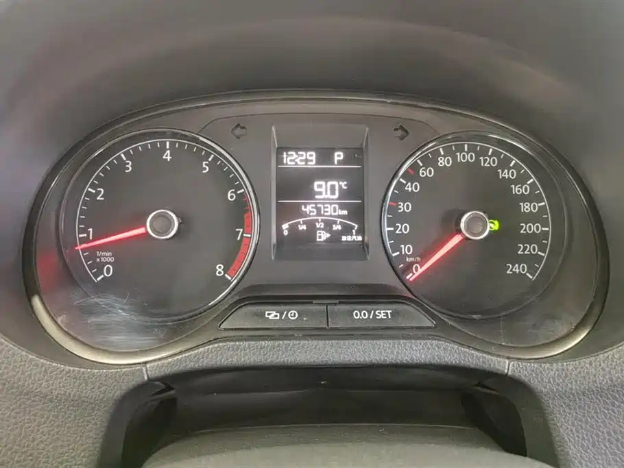 Volkswagen Polo 2016 1.4L Automatic Trend фото 14