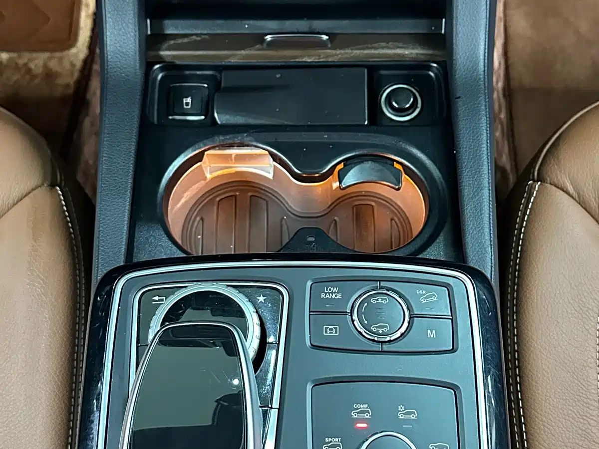 Mercedes-Benz GLS 2016 GLS 400 4MATIC Luxury фото 19
