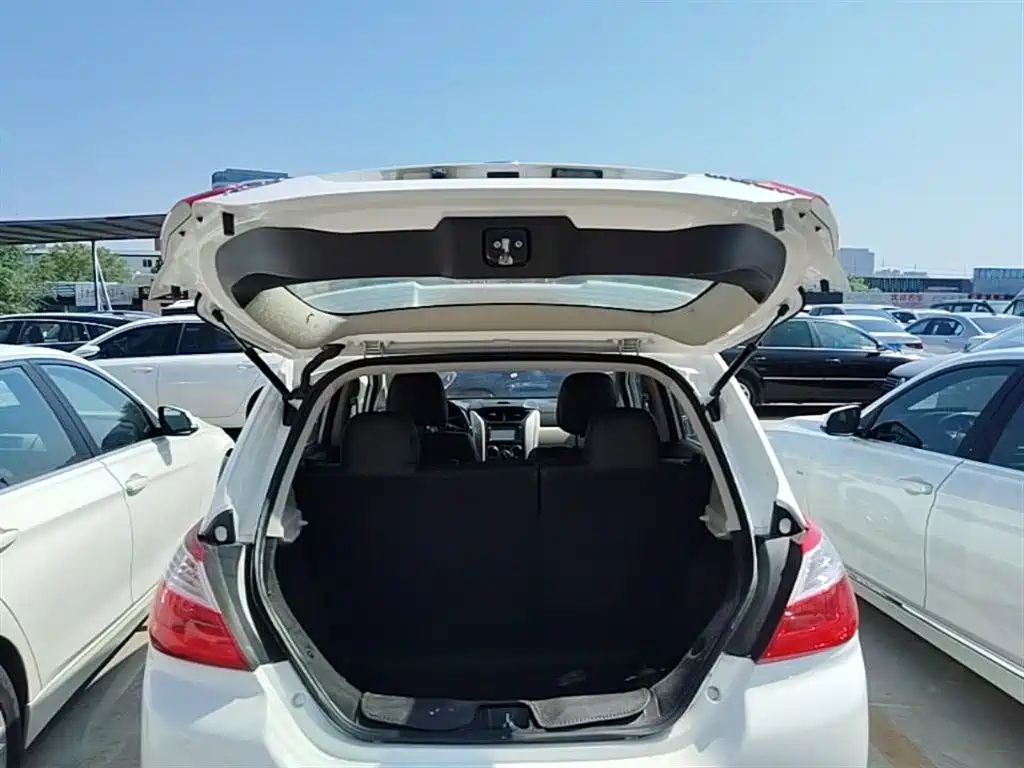Venucia R50 2015 2014 1.6L Automatic Exciting Edition