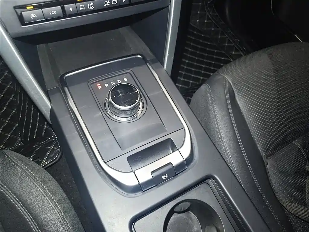 Land Rover Discovery Sport 2017 2.0T SE фото 7