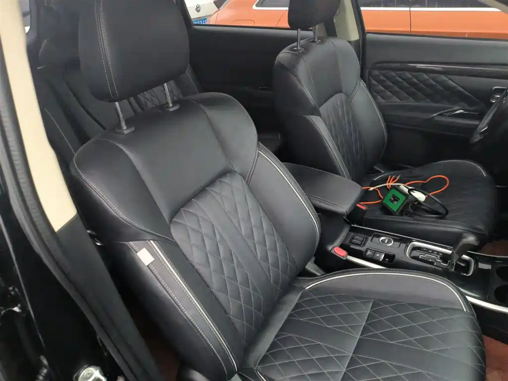 Mitsubishi Outlander 2020 2.4L 4WD Luxury 7-seater фото 21