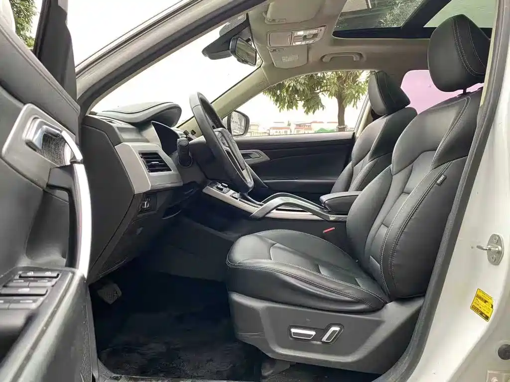 Фото 6 - Geely Atlas