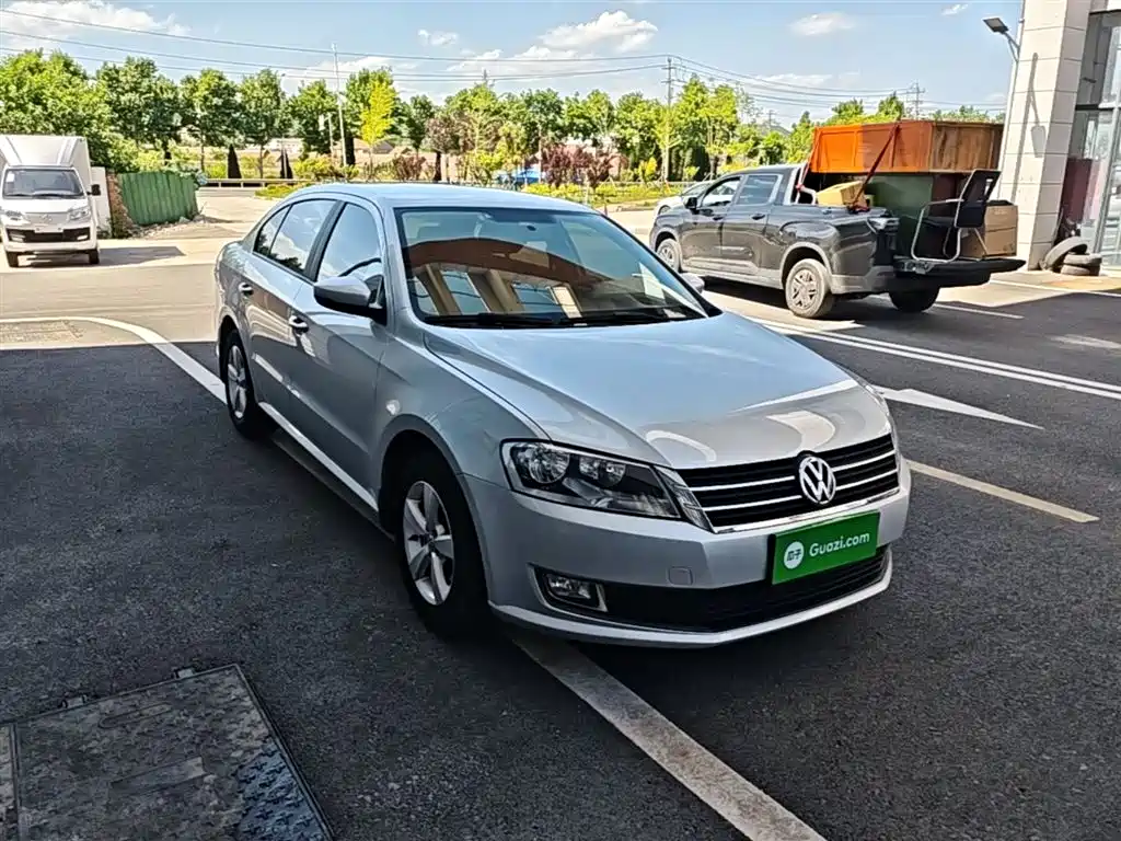 Volkswagen Lavida 2013 Facelift Classic 1.6L Manual Trend фото 4