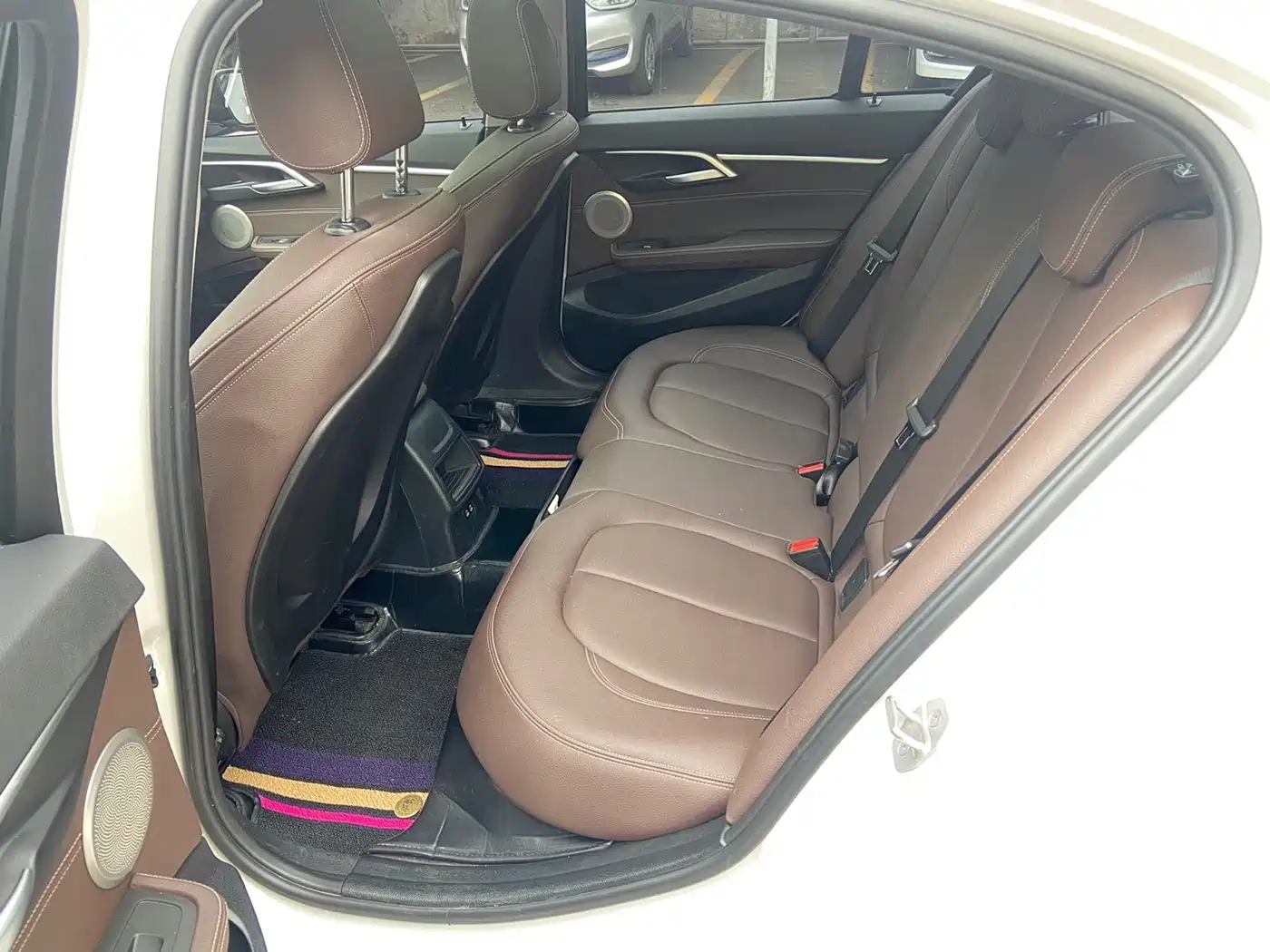 BMW 1 Series 2023 120i M Sport Shadow Edition фото 9
