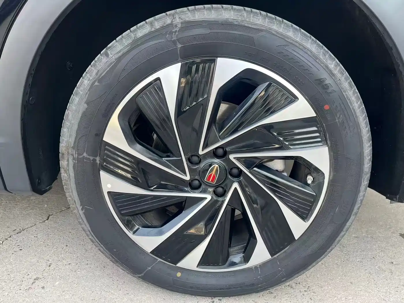 Hongqi HS7 PHEV 2024 2.0T PHEV 4WD Flagship Edition 6-seater фото 28