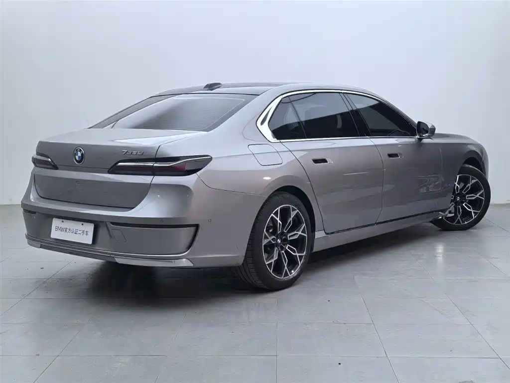 BMW 7 Series 2023 Model 735Li Luxury Package фото 3