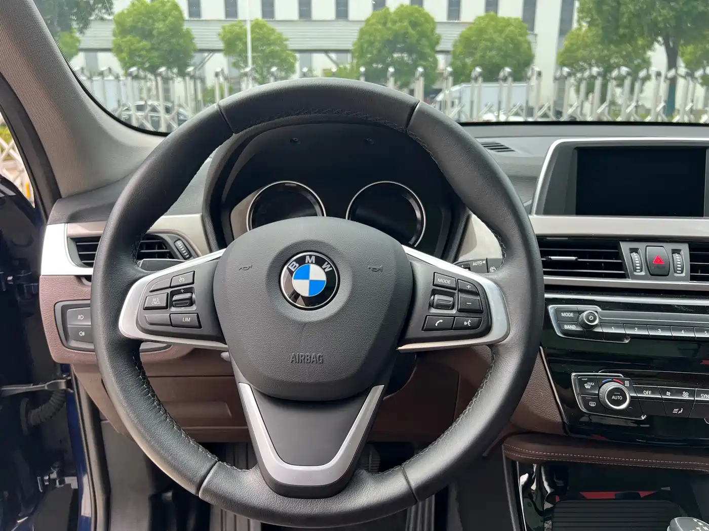 BMW X1 2018 sDrive18Li Premium Model фото 12