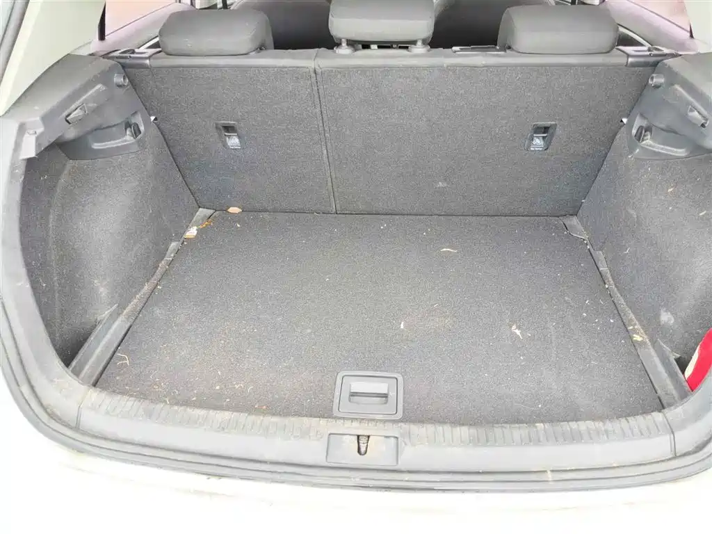 Photo 5 - Volkswagen Golf