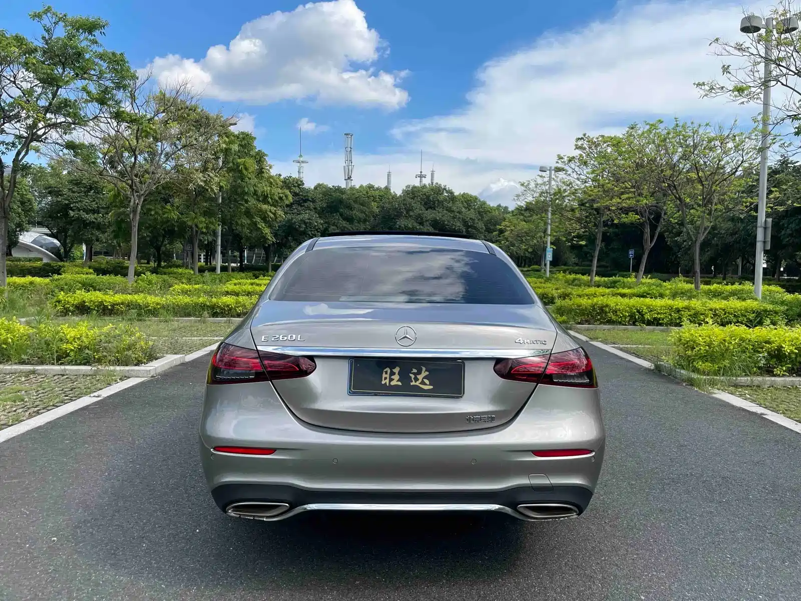 Photo 8 - Mercedes-Benz E-Class