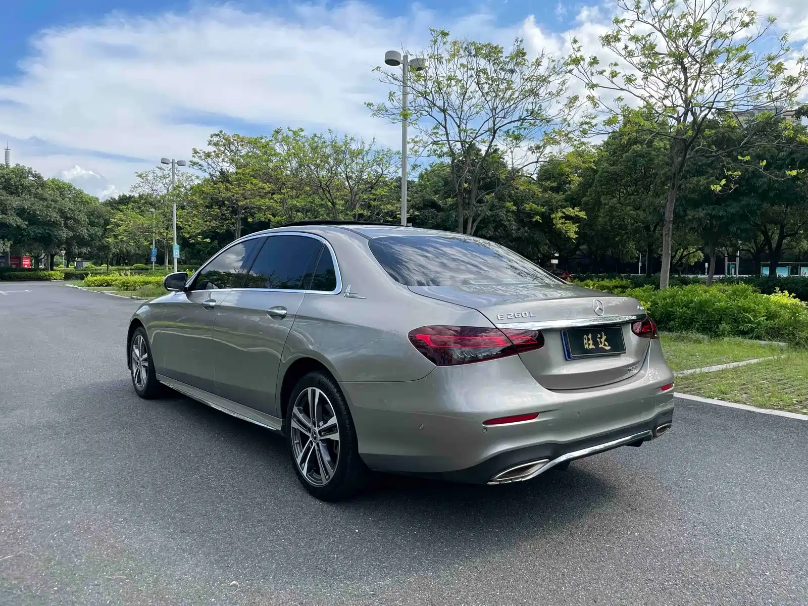 Photo 9 - Mercedes-Benz E-Class