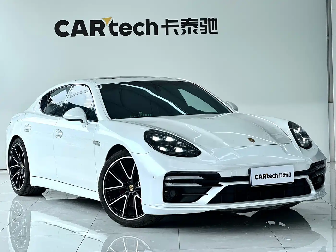 Porsche Panamera 2010 Panamera 4 3.6L фото 3