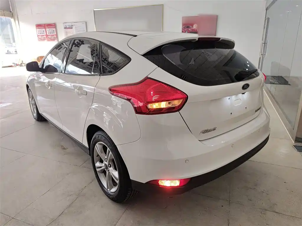 Фото 5 - Ford Focus