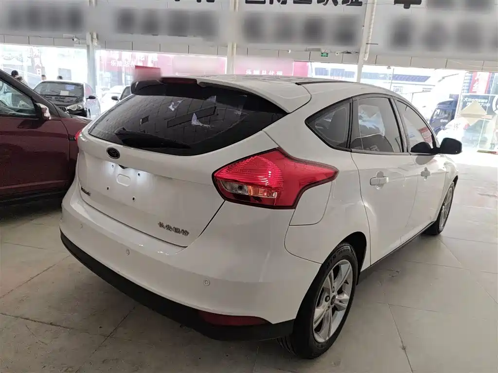 Фото 7 - Ford Focus