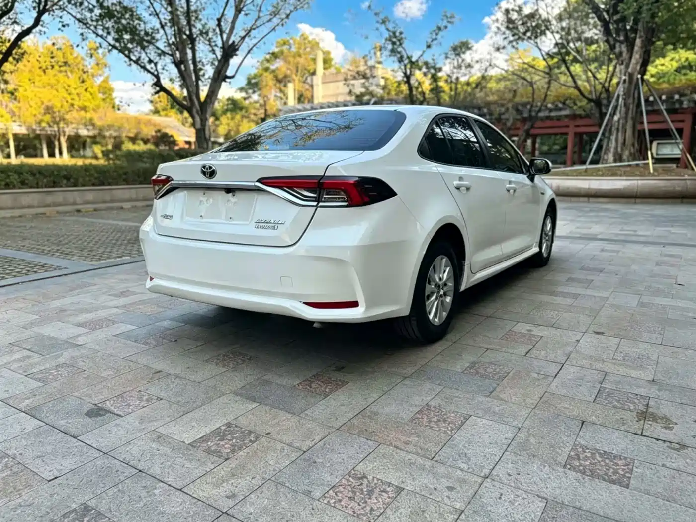 Toyota Corolla 2022 Hybrid 1.8L E-CVT Pioneer Edition фото 4