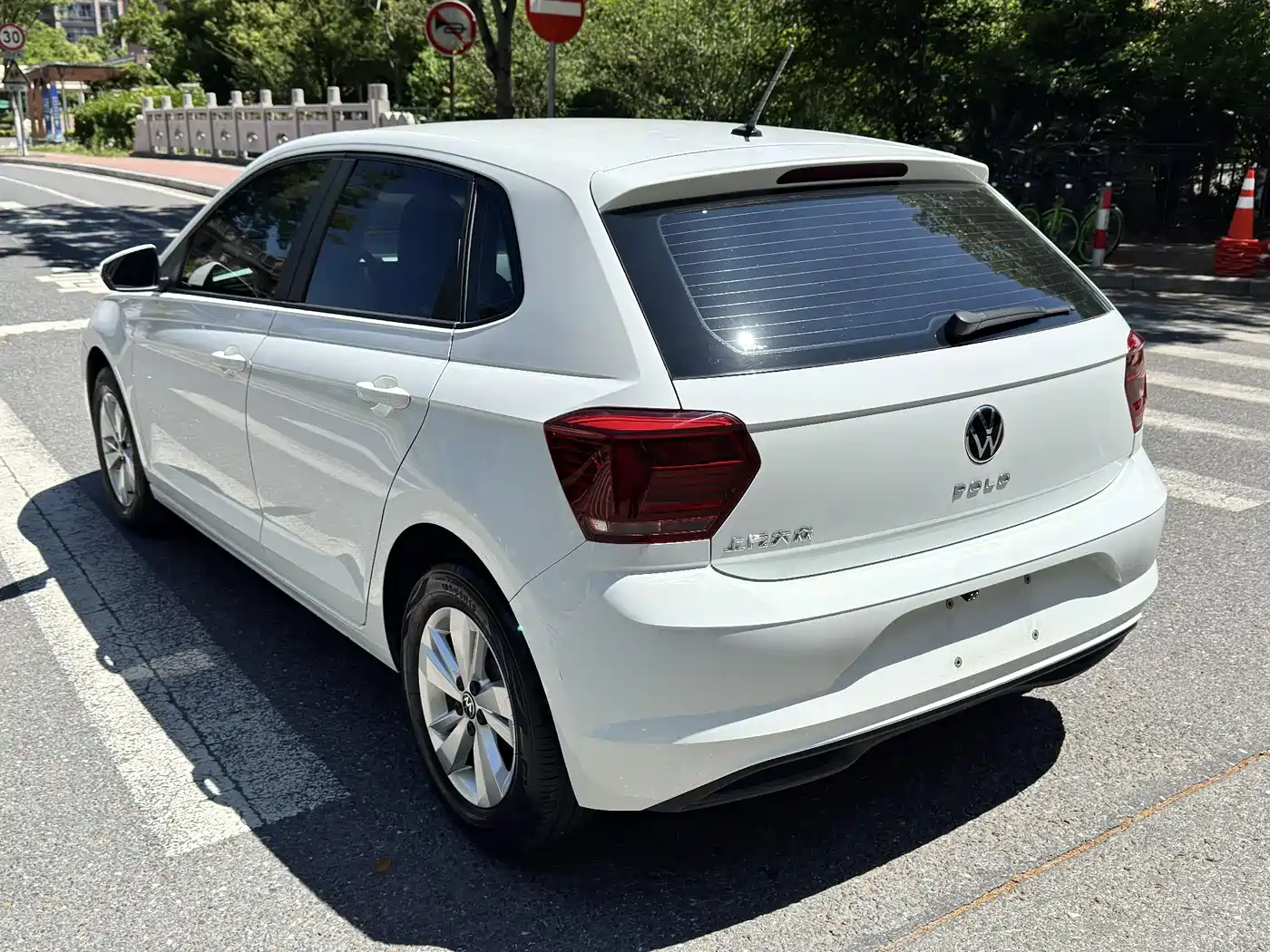 Volkswagen Polo 2023 Facelift Plus 1.5L Auto Joyful Living Edition фото 4