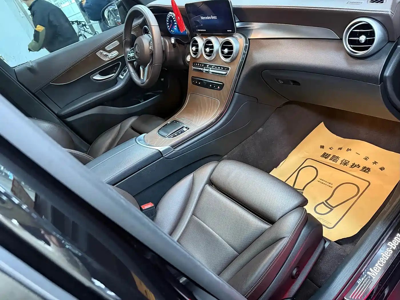 Mercedes-Benz GLC 2023 GLC 300 L 4MATIC Sport 5-Seater фото 11