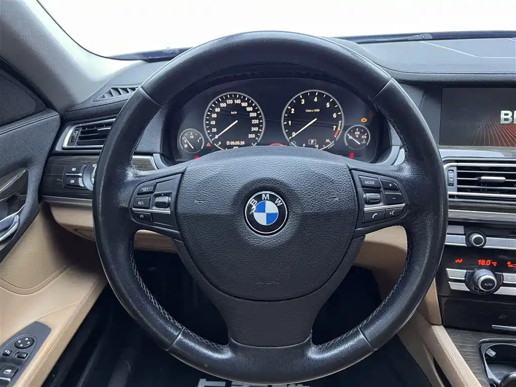 BMW 7 Series 2009 Model 740Li Leading Edition фото 16