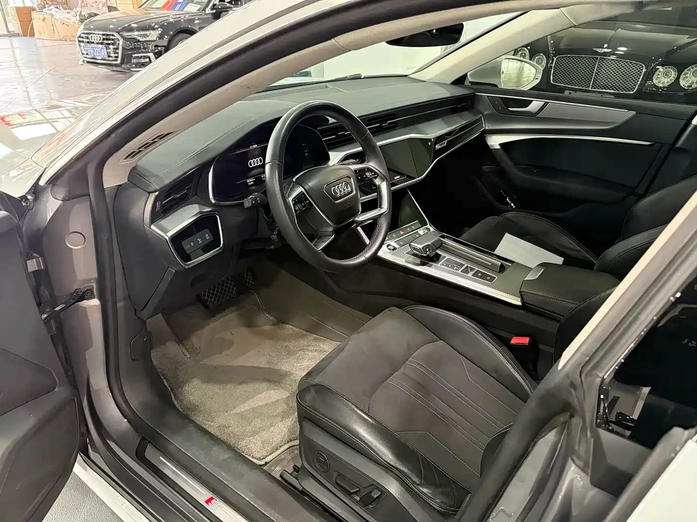 Audi A7L 2023 45 TFSI quattro S-line Black Warrior Edition фото 4