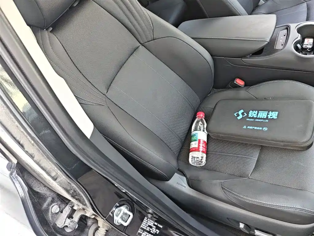 Toyota Lingfang HARRIER 2023 Hybrid 2.5L CVT 4WD Premium Edition фото 25