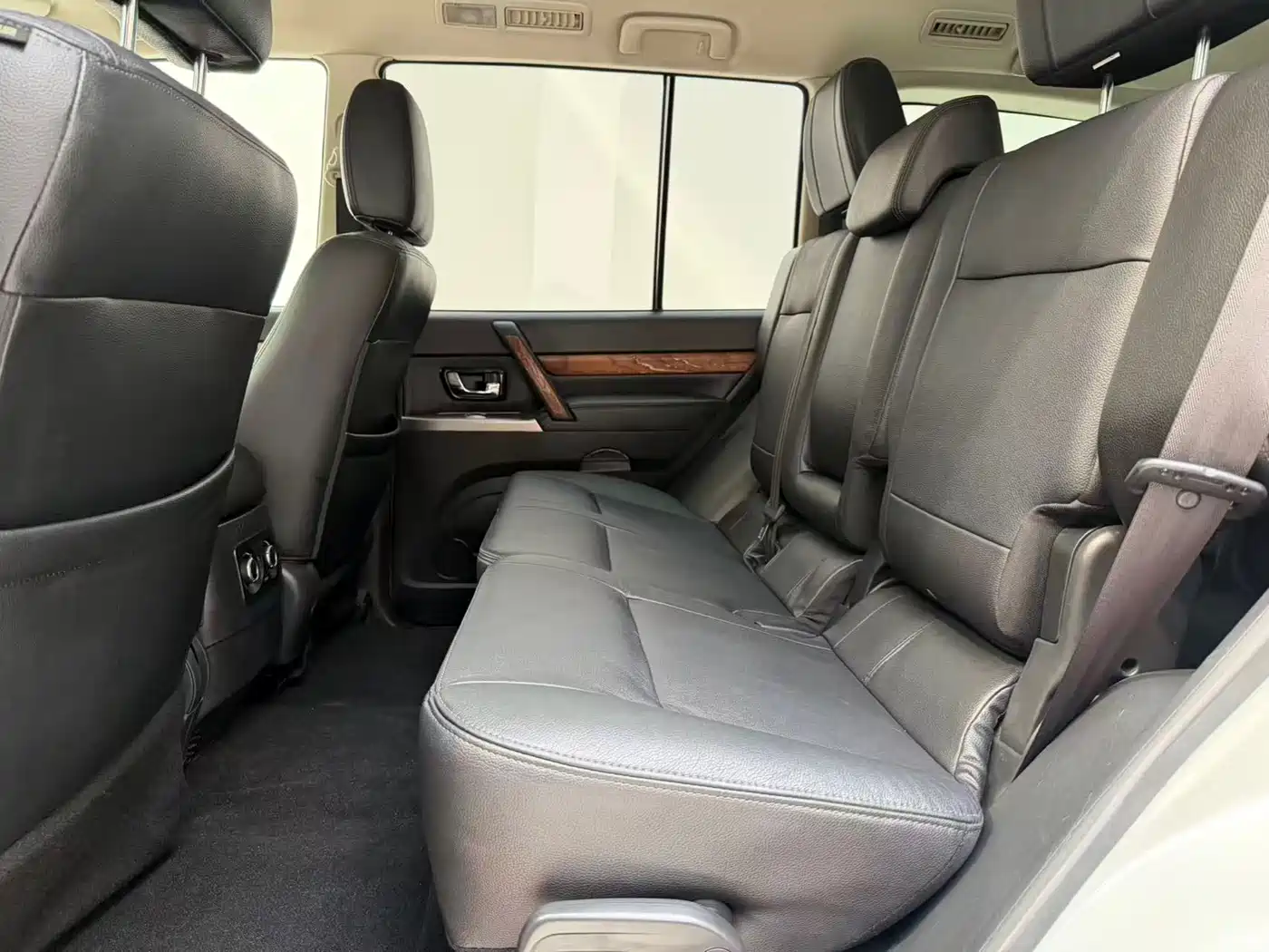 Mitsubishi Pajero (Import) 2019 3.0L Auto Standard Version фото 5
