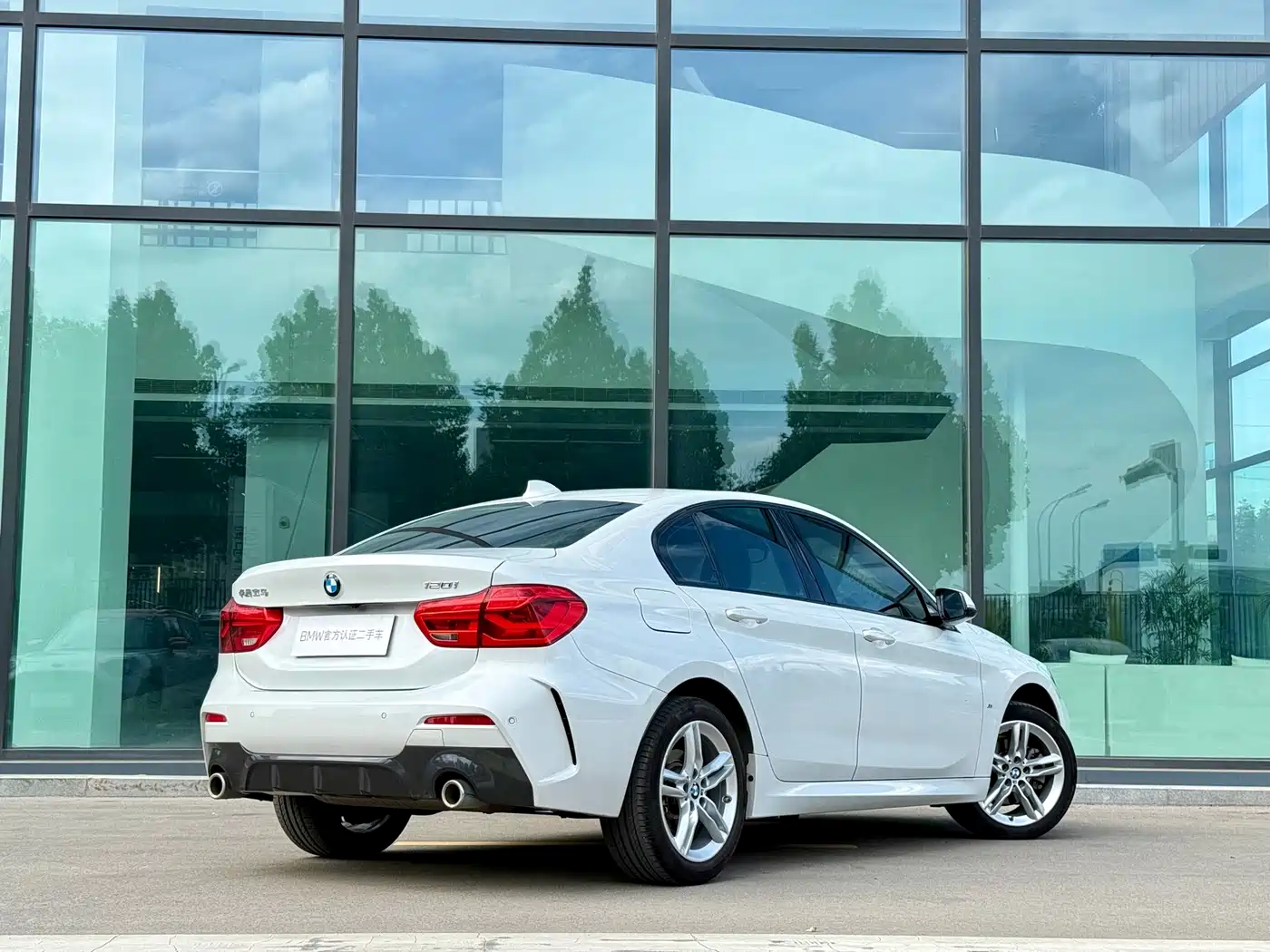 BMW 1 Series 2020 Model 120i M Sport Package фото 9