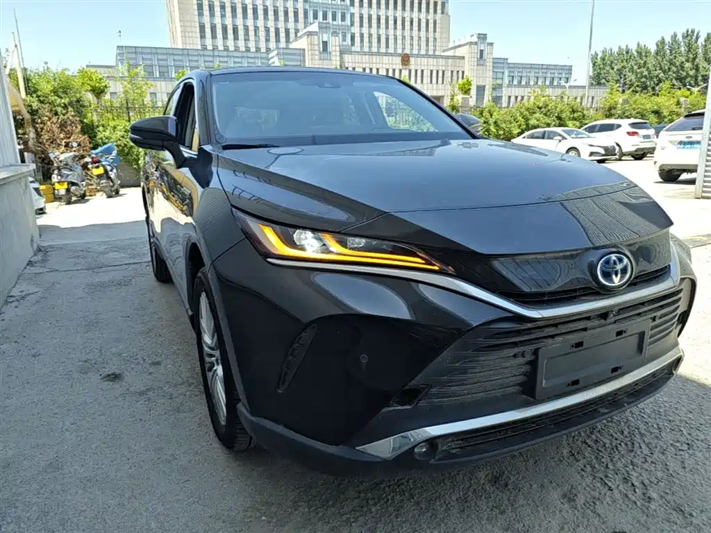 Toyota Lingfang HARRIER 2023 Hybrid 2.5L CVT 4WD Premium Edition фото 4