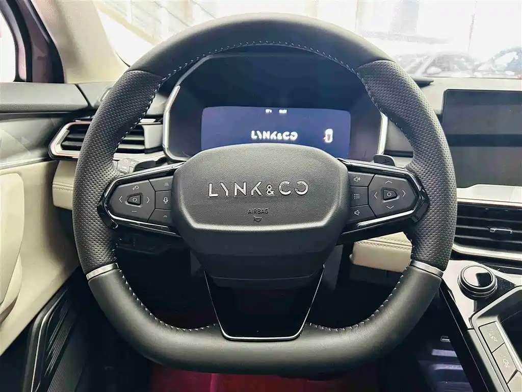 Lynk & Co 06 2021 1.5T Shero Pink Special Edition фото 15