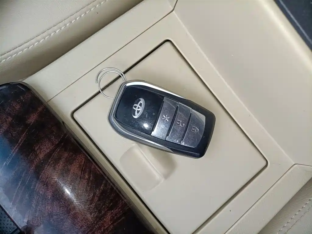 Toyota Camry 2015 2.0G Leading Edition фото 18