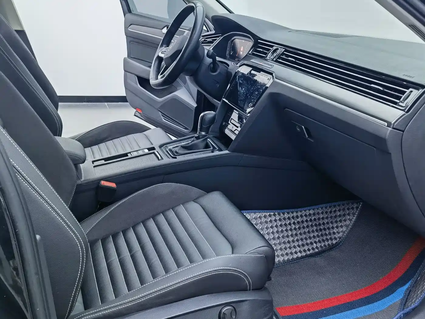 Volkswagen Magotan 2021 330TSI DSG 30th Anniversary Edition фото 12