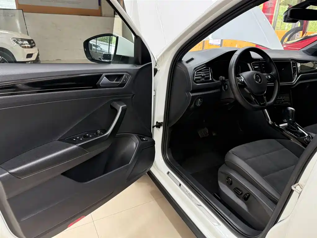 Volkswagen T-ROC 2021 280TSI DSG 4WD Luxury Connected фото 8
