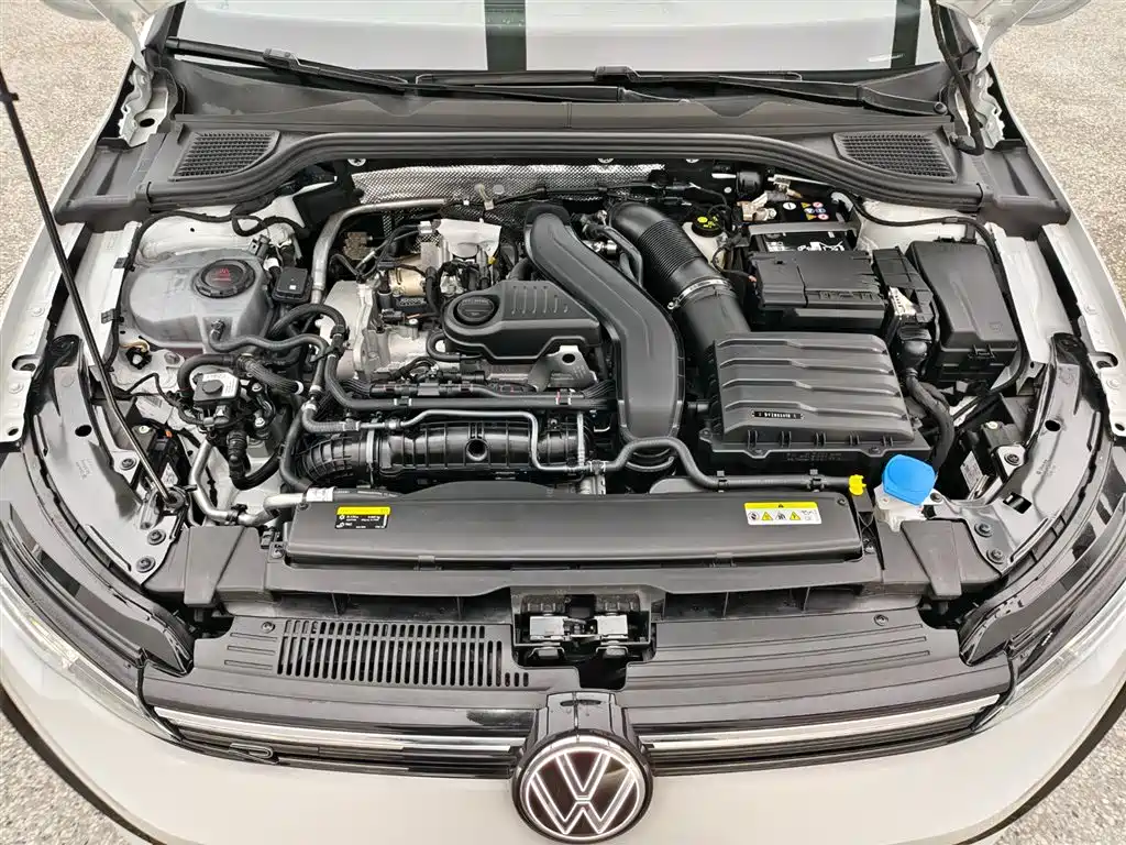 Volkswagen Golf 2025 300TSI R-Line фото 15