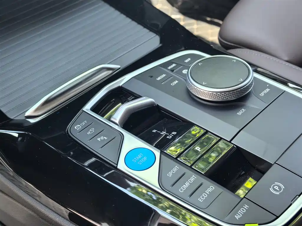 BMW iX3 2024 Innovation Leader фото 11